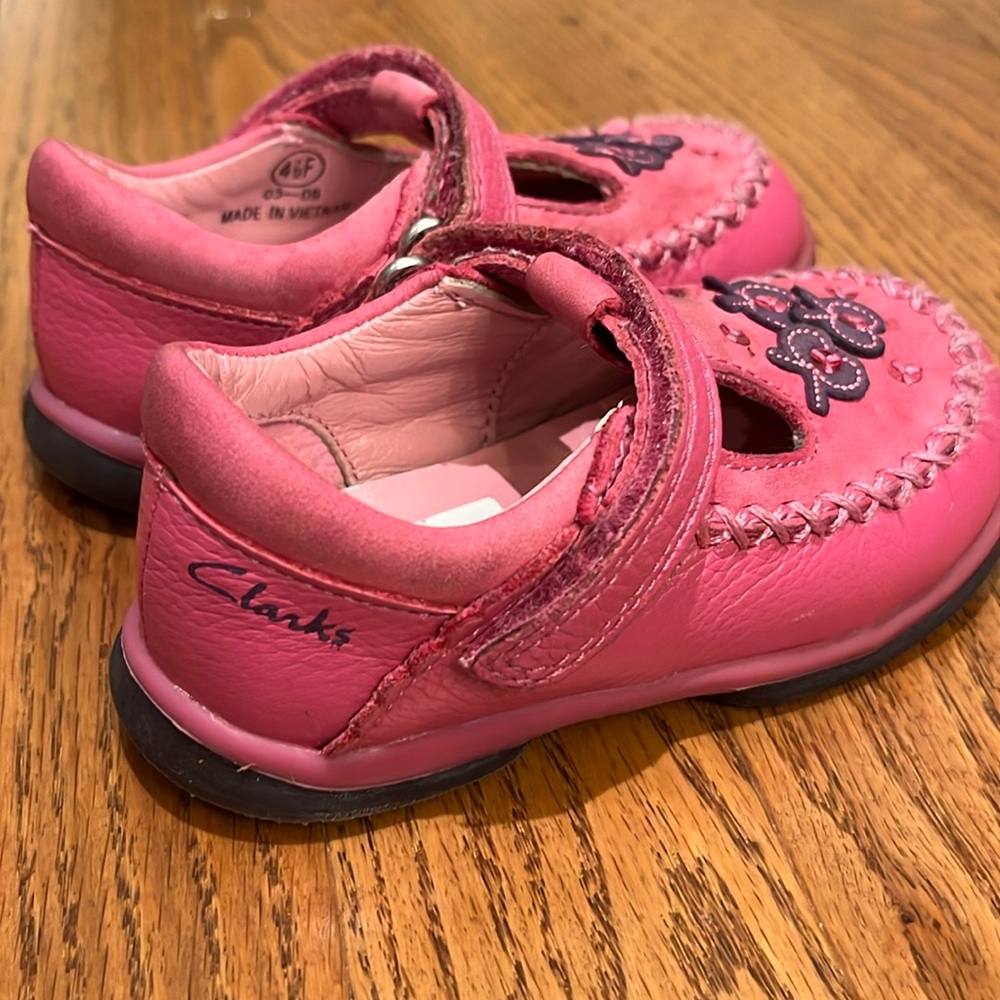CLARKS LITTLE GIRL PINK LEATHER SHOES SIZE 4.5